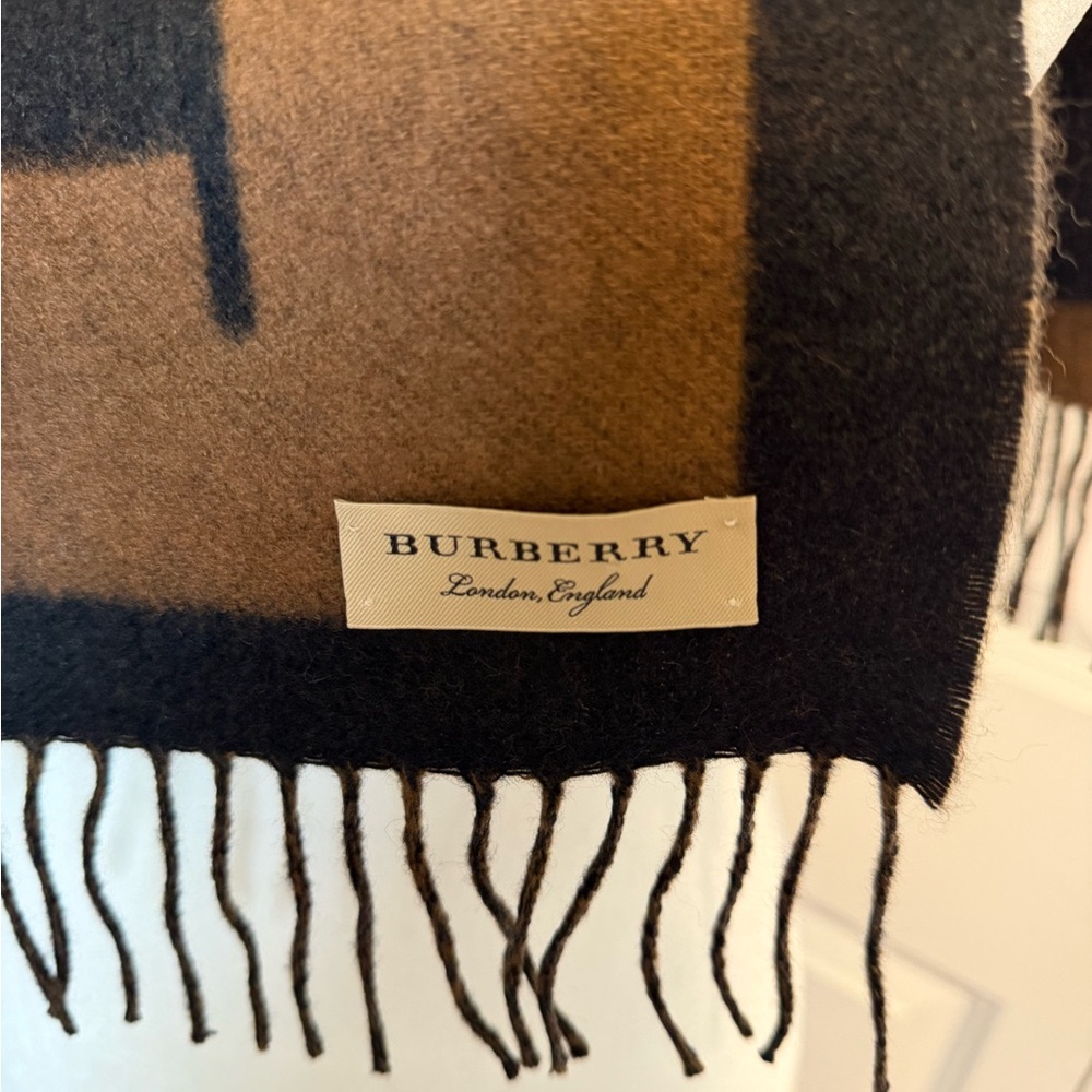 NWT Burberry Logo Cashmere Black and Brown Scarf - Picture 6 of 11